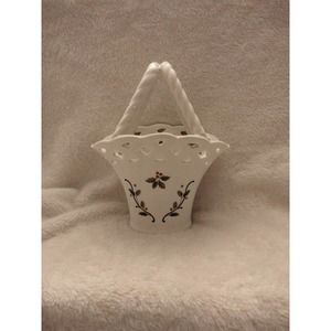 Mikasa RL050  lace porcelain basket 8" tall